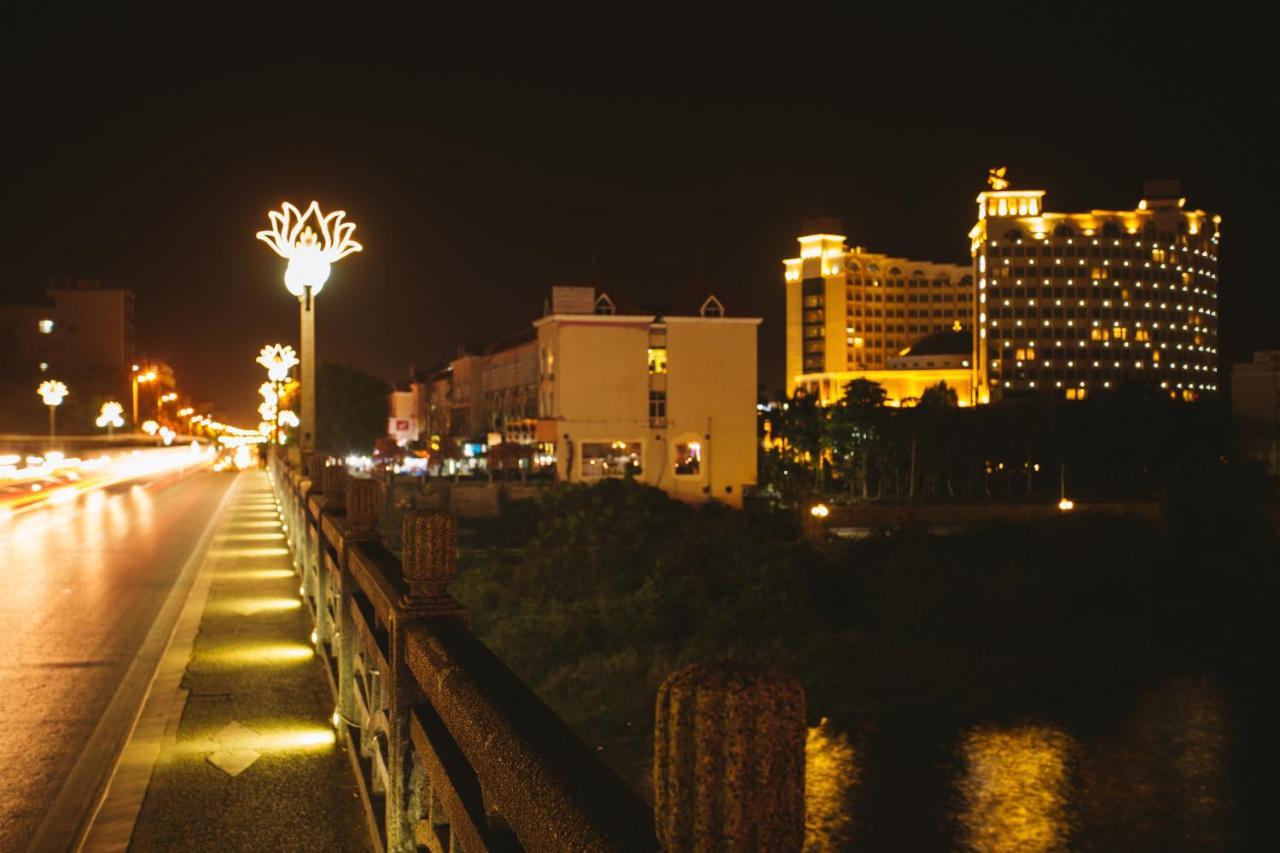 Hong Van Grand Hotel Mong Cai Exterior photo