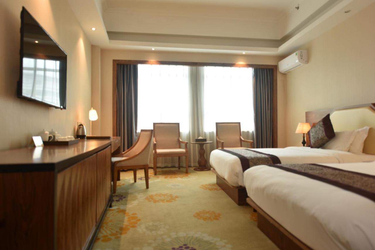 Hong Van Grand Hotel Mong Cai Exterior photo