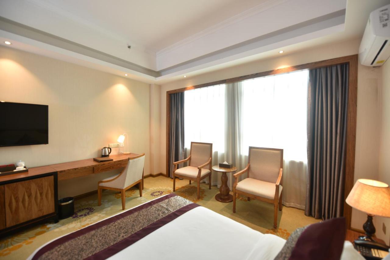 Hong Van Grand Hotel Mong Cai Exterior photo
