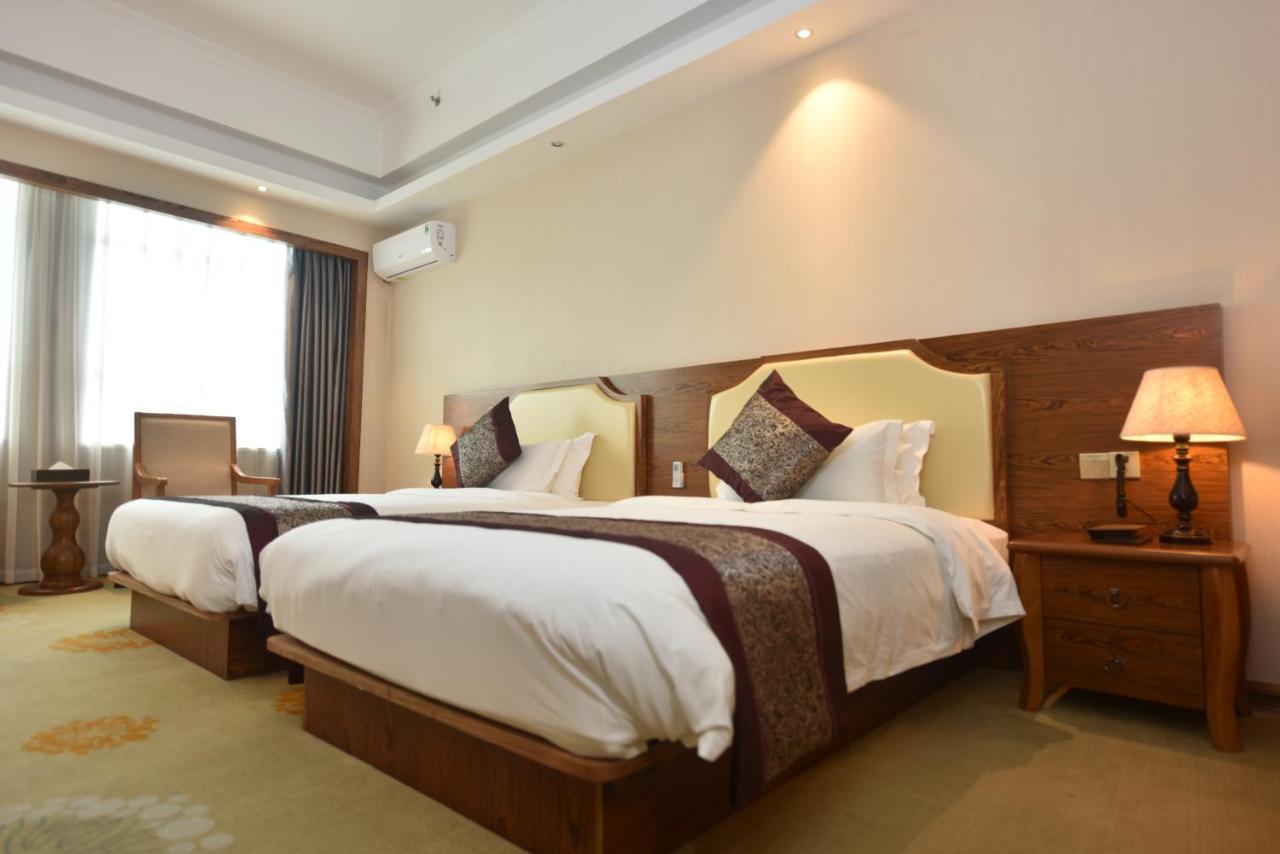 Hong Van Grand Hotel Mong Cai Exterior photo