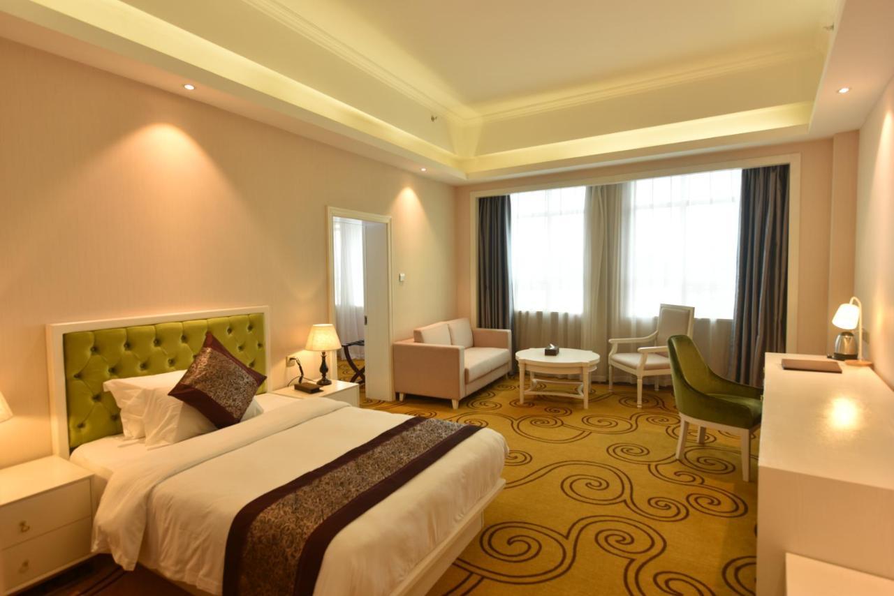 Hong Van Grand Hotel Mong Cai Exterior photo
