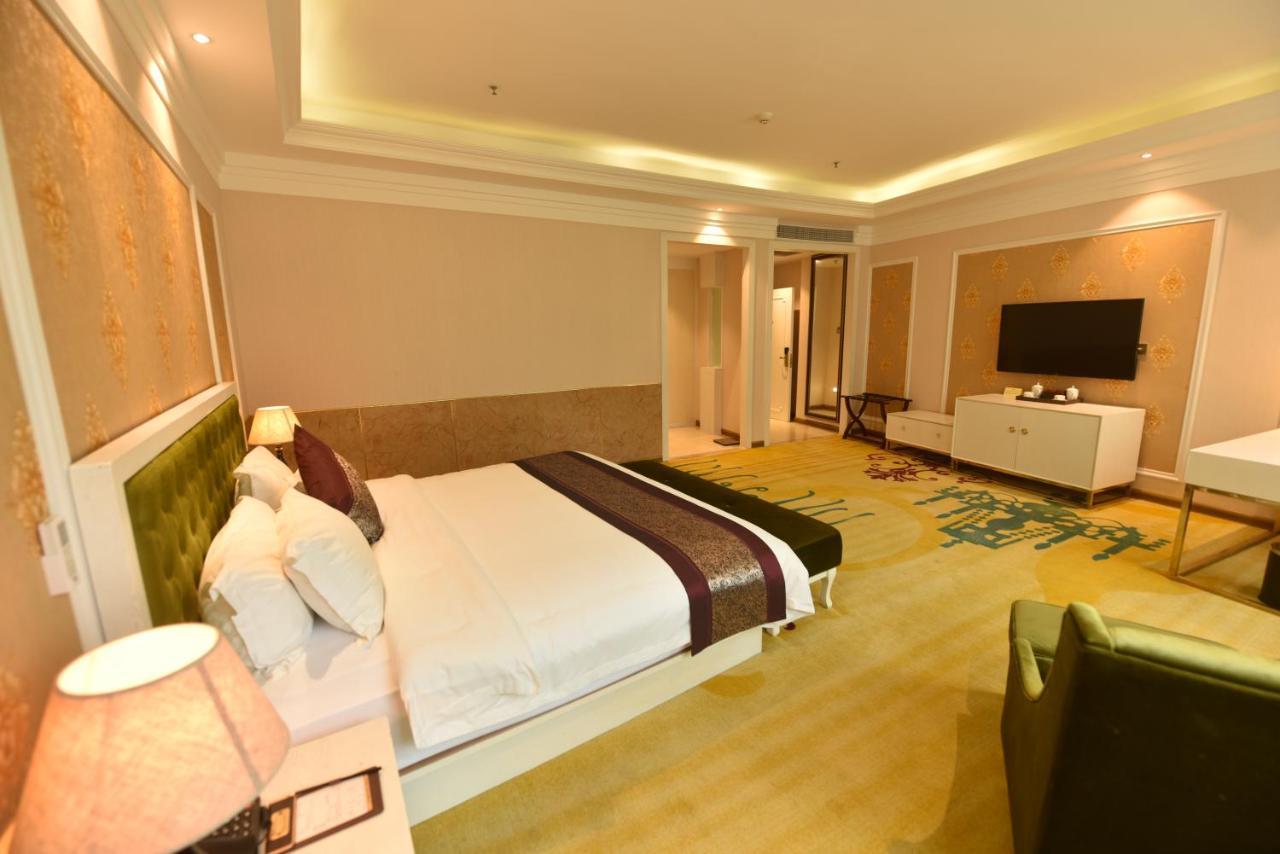 Hong Van Grand Hotel Mong Cai Exterior photo