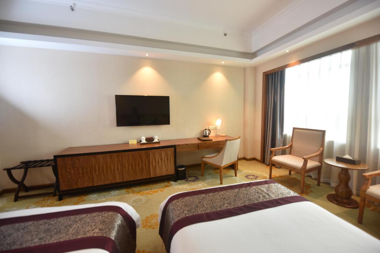 Hong Van Grand Hotel Mong Cai Exterior photo