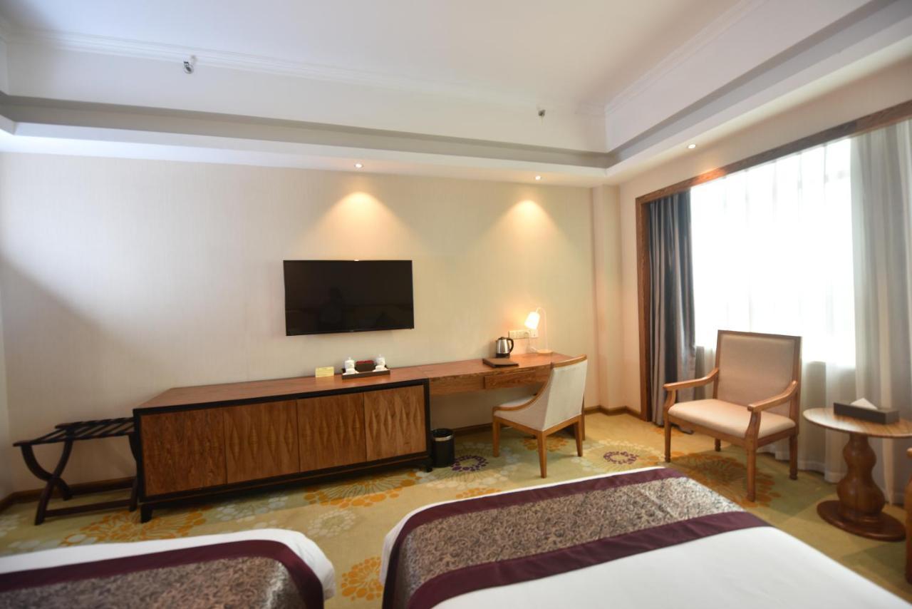 Hong Van Grand Hotel Mong Cai Exterior photo