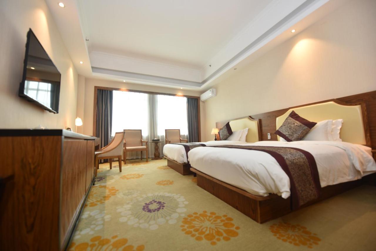 Hong Van Grand Hotel Mong Cai Exterior photo