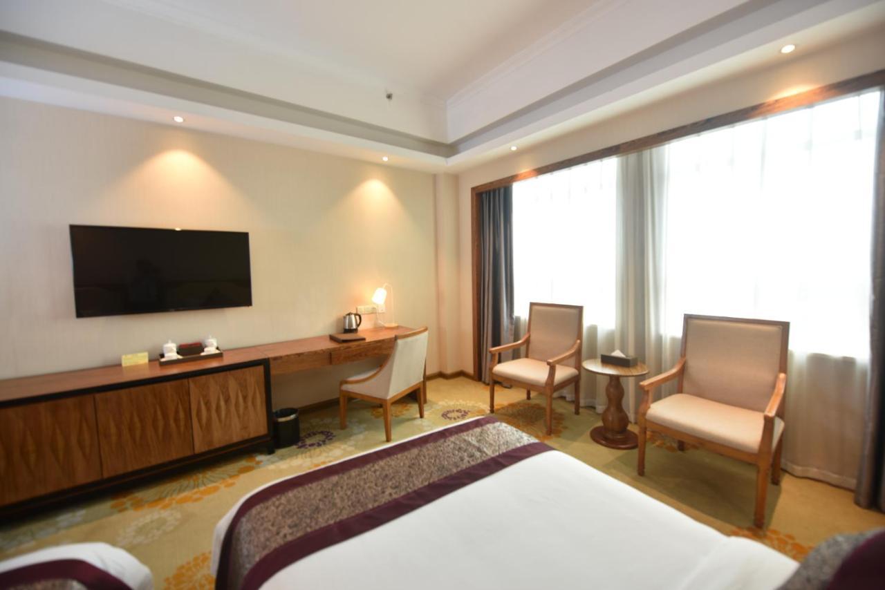 Hong Van Grand Hotel Mong Cai Exterior photo